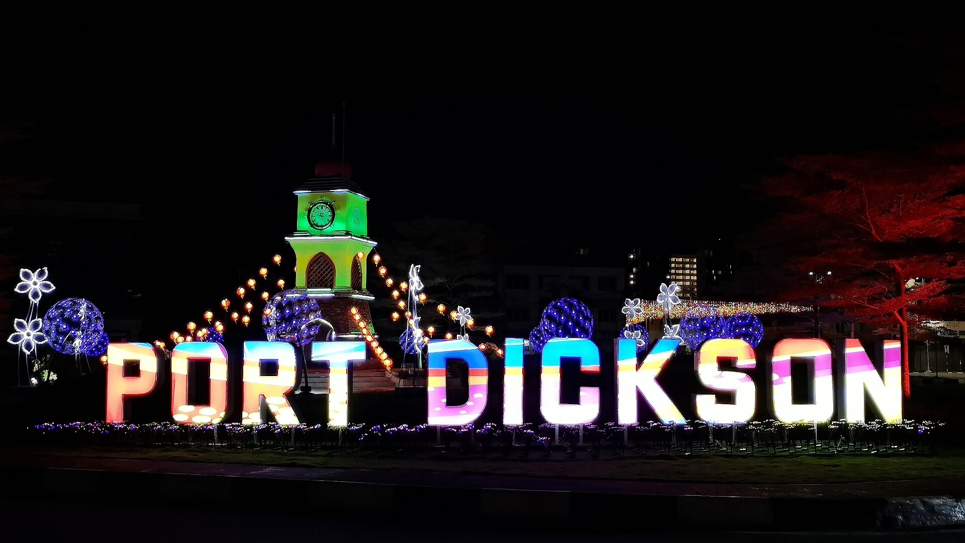 INDAH SUNGGUH PEMANDANGAN PADA WAKTU MALAM DI MENARA JAM PEKAN PORT DICKSON.